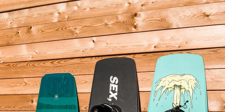 Vodní zábava ve všední dny: hodina wakeboardu včetně instruktáže