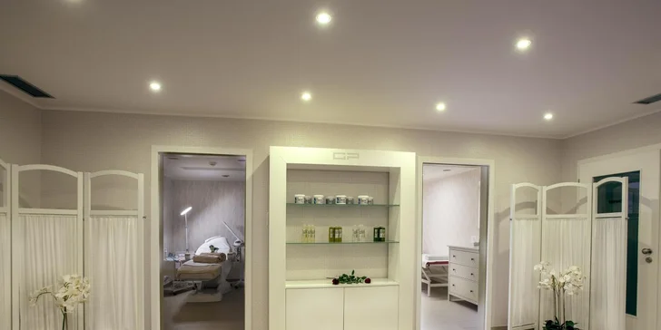 Relaxací proti splínům: hřejivý wellness balíček se zábaly a masáží lávovými kameny pro jednu i dvě osoby