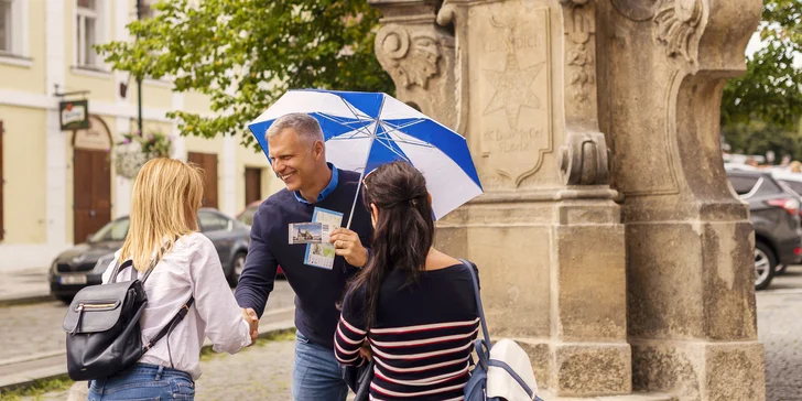 Mobilní online průvodce Pražským hradem nebo po Karlově mostě vč. vstupného pro 1 osobu