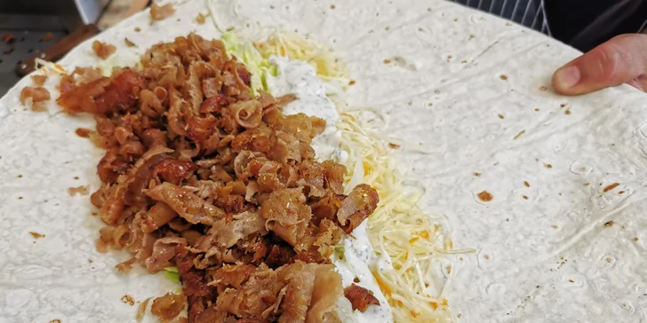 Dobrota do ruky: dürüm kebab s telecím masem pro 1 i 2 osoby