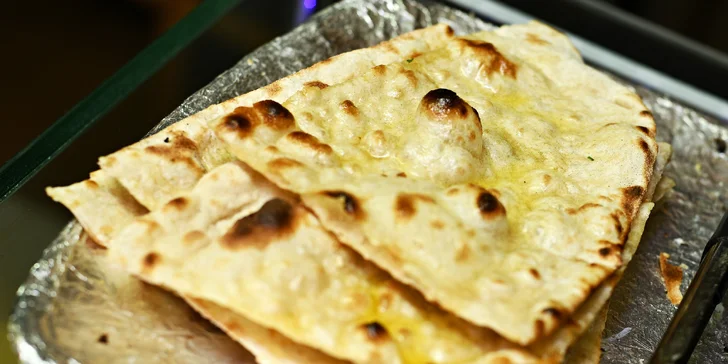All you can eat na 1,5 hodiny: vegetariánská i masová jídla v indické restauraci