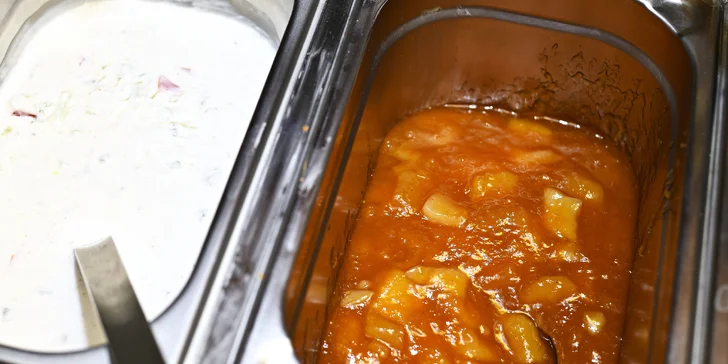 All you can eat na 1,5 hodiny: vegetariánská i masová jídla v indické restauraci