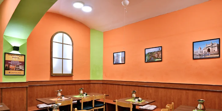 Chicken nebo Paneer Tikka Masala s přílohami a nápojem pro 1 nebo 2 osoby