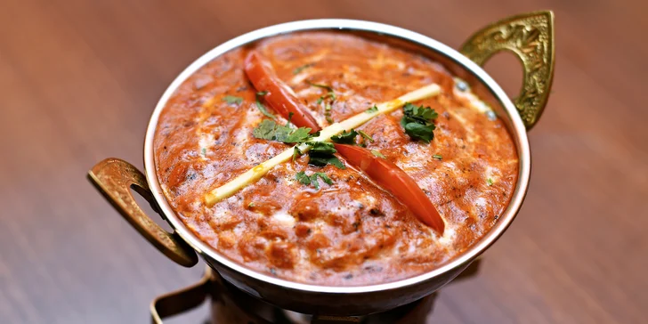 Chicken nebo Paneer Tikka Masala s přílohami a nápojem pro 1 nebo 2 osoby
