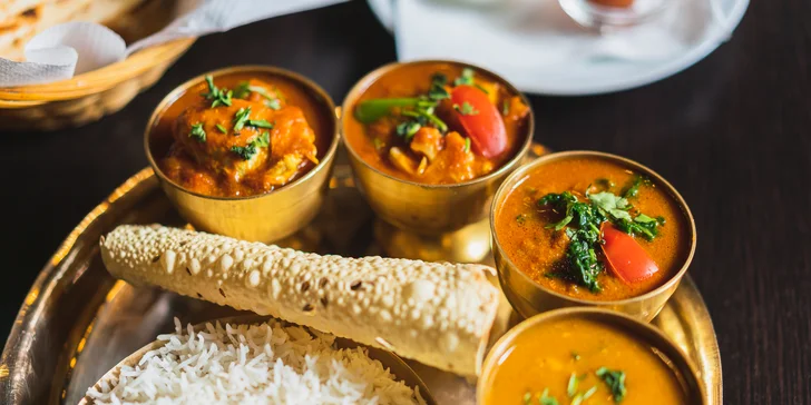 Nepálské menu pro 2 osoby: chicken nebo paneer pakora, polévka, thali set i dezert dle výběru