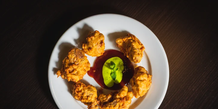 Nepálské menu pro 2 osoby: chicken nebo paneer pakora, polévka, thali set i dezert dle výběru