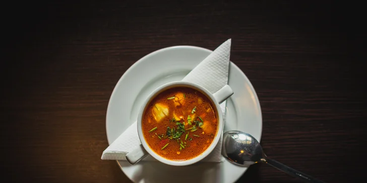 Nepálské menu pro 2 osoby: chicken nebo paneer pakora, polévka, thali set i dezert dle výběru