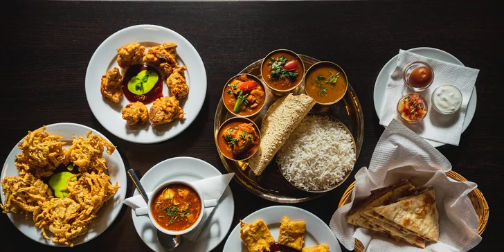 Nepálské menu pro 2 osoby: chicken nebo paneer pakora, polévka, thali set i dezert dle výběru