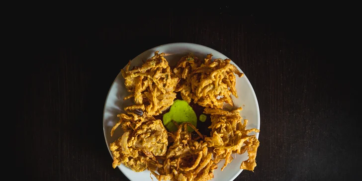 Nepálské menu pro 2 osoby: chicken nebo paneer pakora, polévka, thali set i dezert dle výběru