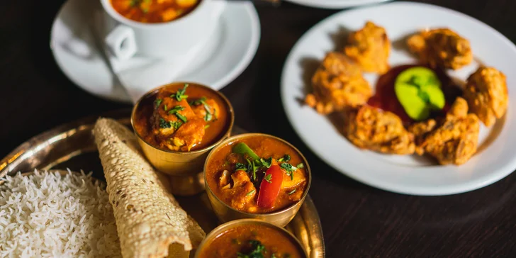 Nepálské menu pro 2 osoby: chicken nebo paneer pakora, polévka, thali set i dezert dle výběru