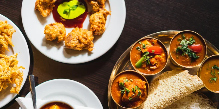 Nepálské menu pro 2 osoby: chicken nebo paneer pakora, polévka, thali set i dezert dle výběru
