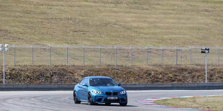 1–4 kola na okruhu v Mostě či Brně jako řidič nebo spolujezdec BMW M2 a M3