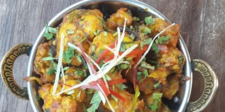 Indické menu Zaika pro dvě osoby: masový i vege hlavní chod dle výběru, předkrm i zmrzlina