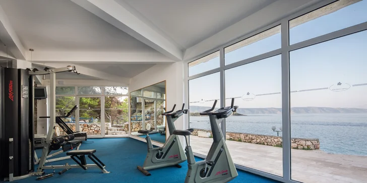 Ostrov Hvar: Fontana Resort Hotel s polopenzí, animačním programem a dvěma bazény