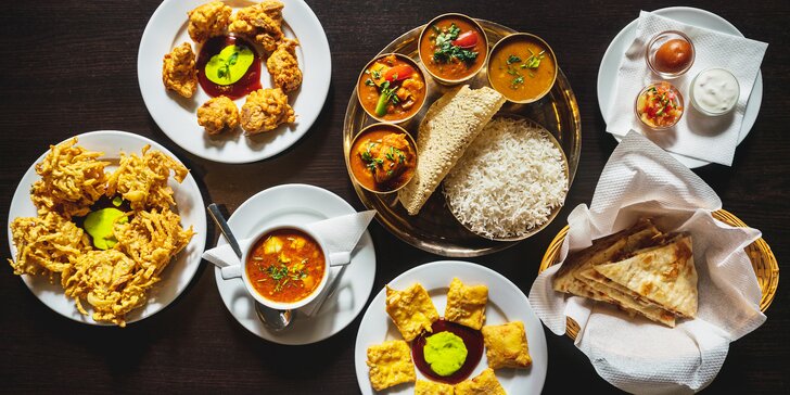 Nepálské menu pro 2 osoby: chicken nebo paneer pakora, polévka, thali set i dezert dle výběru