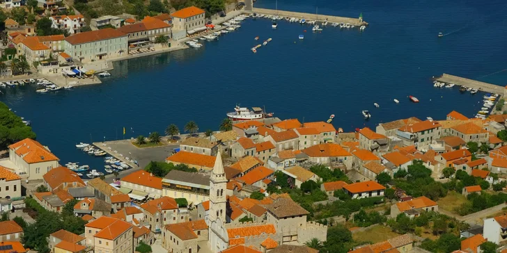 Ostrov Hvar: Fontana Resort Hotel s polopenzí, animačním programem a dvěma bazény
