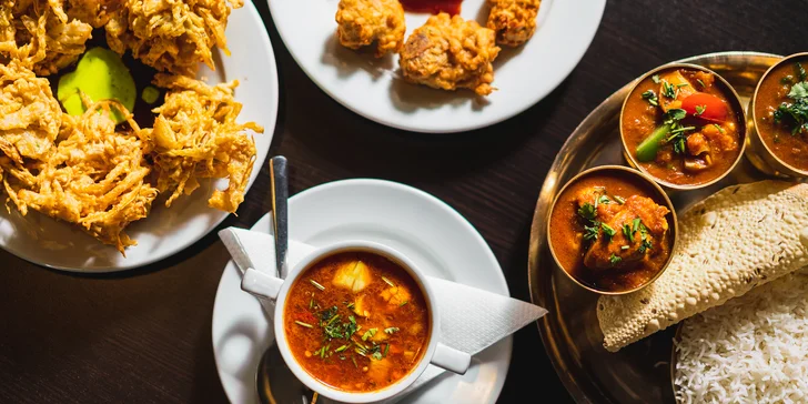 Nepálské menu pro 2 osoby: chicken nebo paneer pakora, polévka, thali set i dezert dle výběru