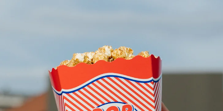 VIP romantika ve střešním kině: jen vy dva, film na přání, víno, vodní dýmka a popcorn