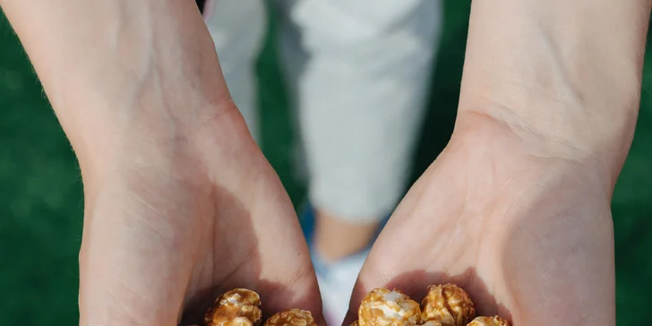 VIP romantika ve střešním kině: jen vy dva, film na přání, víno, vodní dýmka a popcorn
