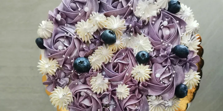 Elíziny dorty: cupcakes i dvoukilový dort s krabicí na odnos