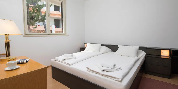 Apartmány ve Fontana Resortu na Hvaru: neomezeně bazény, fitness a v sezóně program pro děti
