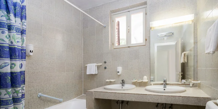 Apartmány ve Fontana Resortu na Hvaru: neomezeně bazény, fitness a v sezóně program pro děti