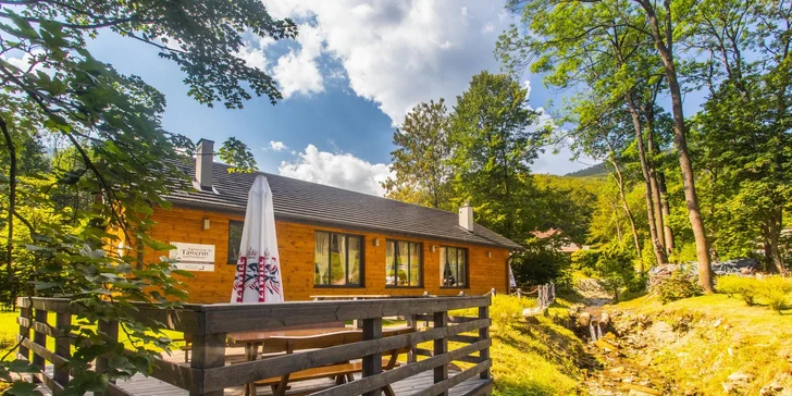 Moderní hotel s výhledem na Slezské Beskydy: polopenze a neomezený vstup do wellness