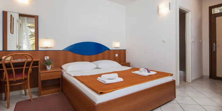 Ostrov Hvar: Fontana Resort Hotel s polopenzí, animačním programem a dvěma bazény