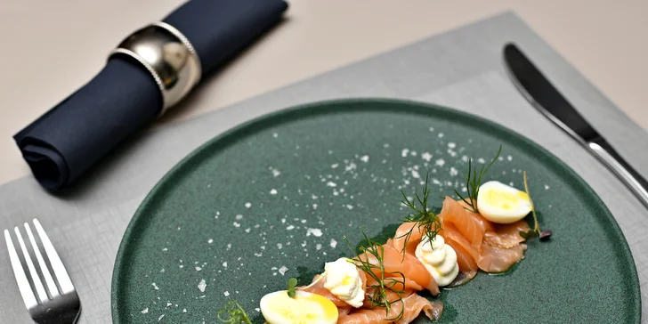 5chodové menu pro dva s vinným párovaním i bez: selečí pečeně či hovězí líčka, saláty i čokoládový fondán