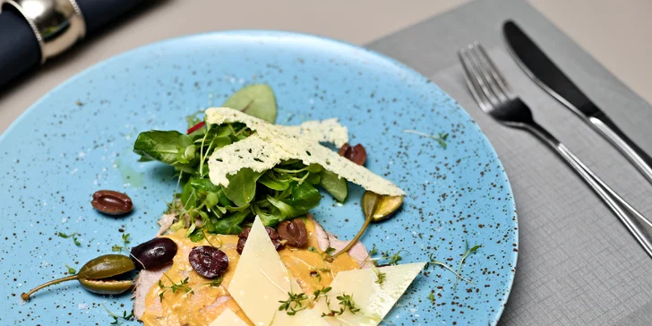 5chodové menu pro dva s vinným párovaním i bez: selečí pečeně či hovězí líčka, saláty i čokoládový fondán