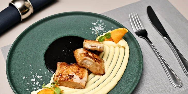 5chodové menu pro dva s vinným párovaním i bez: selečí pečeně či hovězí líčka, saláty i čokoládový fondán