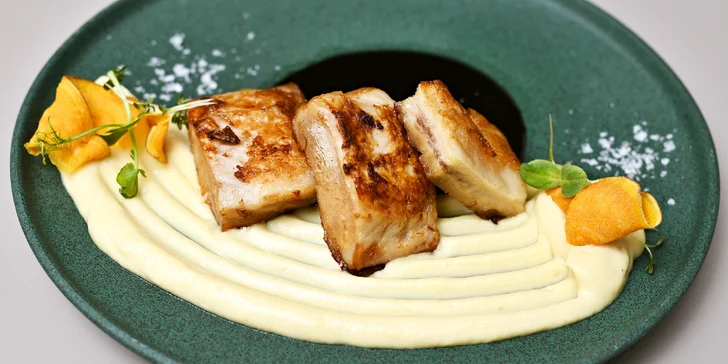 5chodové menu pro dva s vinným párovaním i bez: selečí pečeně či hovězí líčka, saláty i čokoládový fondán