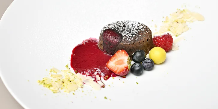 5chodové menu pro dva s vinným párovaním i bez: selečí pečeně či hovězí líčka, saláty i čokoládový fondán