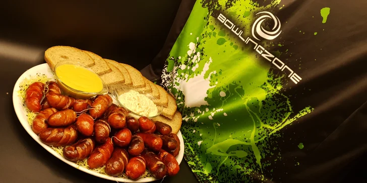 1 nebo 2 hodiny bowlingu až pro 6 osob a k tomu 1 nebo 2 kg klobásek