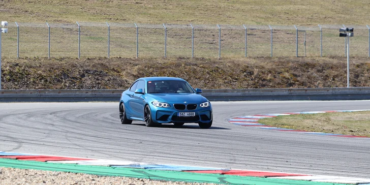 1–4 kola na okruhu v Mostě či Brně jako řidič nebo spolujezdec BMW M2 a M3