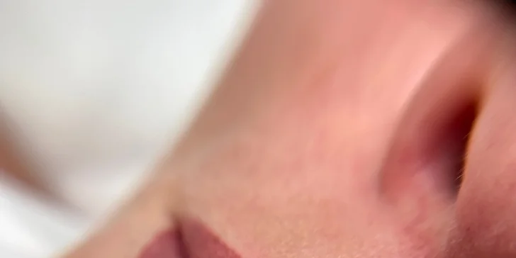 Permanentní make-up: oční linky, obočí pudrovou metodou i výplň rtů