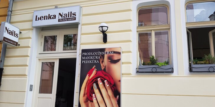 Krásné nehty: P-shine, akrylové i gelové nehty i peeling rukou, salon 350 m od Náměstí Míru