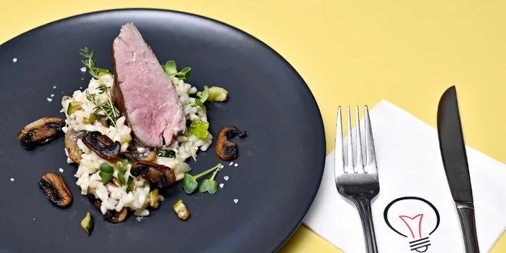 Pětichodové degustační menu u náplavky: kulajda, tatarák, roastbeef, panenka i lahev vína