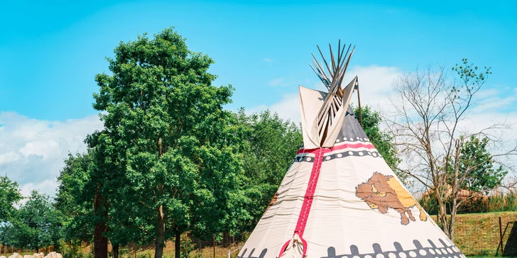 Pobyt v indiánské vesničce pro 2–4 osoby: nocleh v teepee, snídaně a Offroad Safari jízda