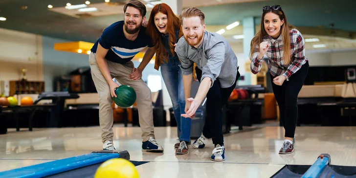 Vykutálená zábava na 1 nebo 2 hodiny: bowling až pro 8 osob