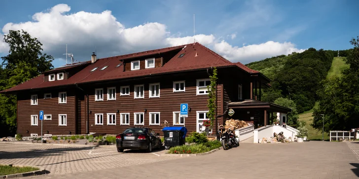 Vyrazte za odpočinkem: Chata pod Ostrým vrchem u Trenčína se stravou i privátním wellness