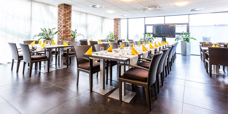 4* hotel přímo u Slunečních jezer: soukromá pláž, privátní wellness i vstup do aquaparku
