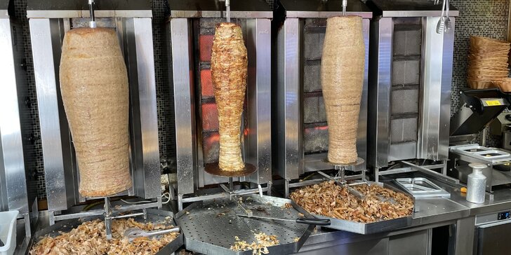 Znamenitý vyhlášený kebab Can Bey: Kuřecí, telecí nebo mix a k němu nealko nápoj