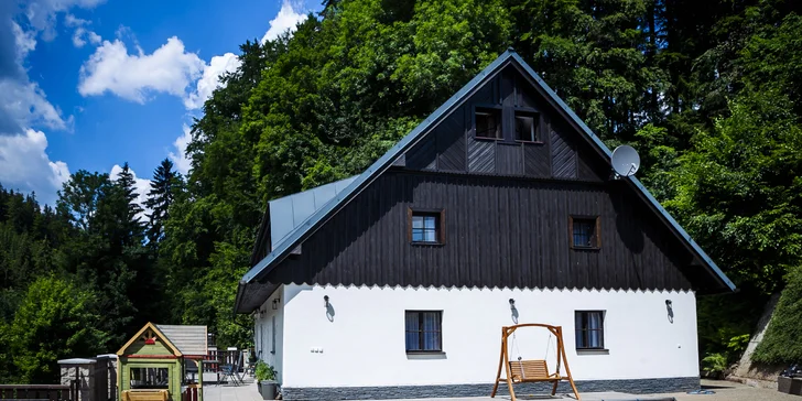 Pobyt v Krkonoších: ubytování v moderním apartmánu pro 2–6 osob a neomezený vstup do venkovního bazénu