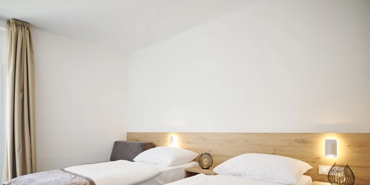 Dovolená v severní Dalmácii: 3* resort u pláže Slanica, polopenze i bazén