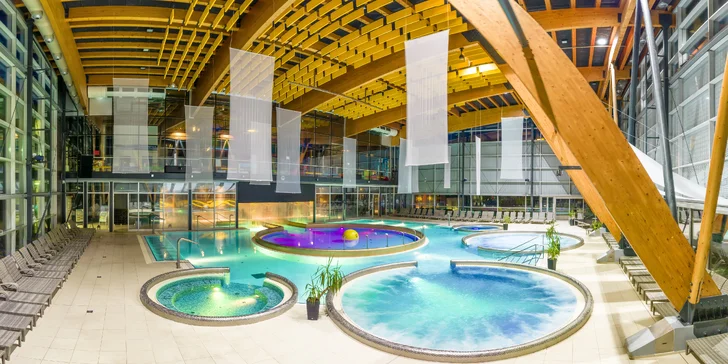 Léto pod Tatrami: polopenze a neomezený vstup do AquaCity Poprad, ideální pro páry i seniory