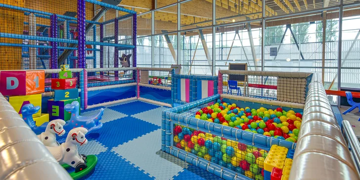 Léto pod Tatrami: polopenze a neomezený vstup do AquaCity Poprad, ideální pro páry i seniory