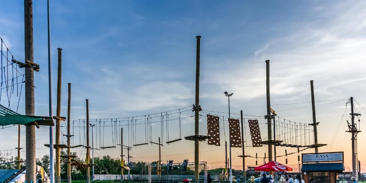 Zážitkové pobyty s jídlem i wellness: v areálu střelnice, lanový park, motokáry a další