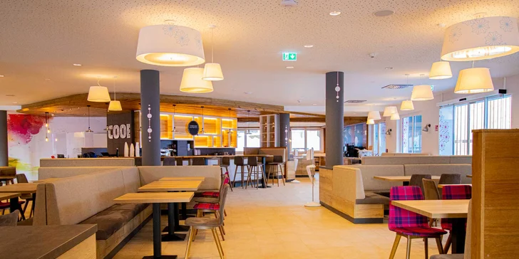 Aktivní dovolená v rakouských Korutanech: moderní hotel se snídaní či polopenzí a saunou