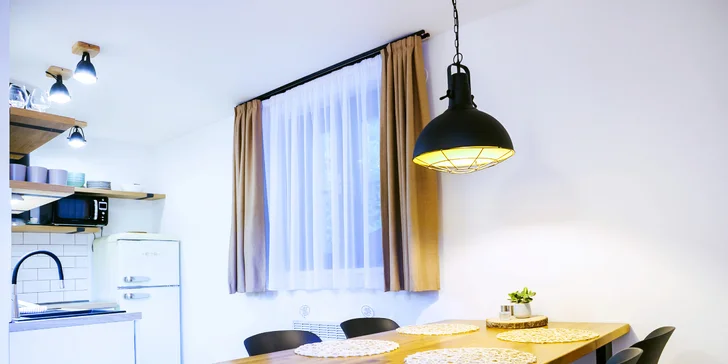Pobyt v Krkonoších: ubytování v moderním apartmánu pro 2–6 osob a neomezený vstup do venkovního bazénu